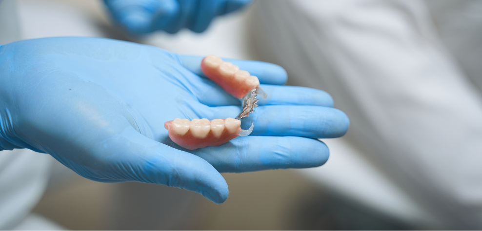 Denti fissi senza impianto: scopri le alternative e i costi accessibili